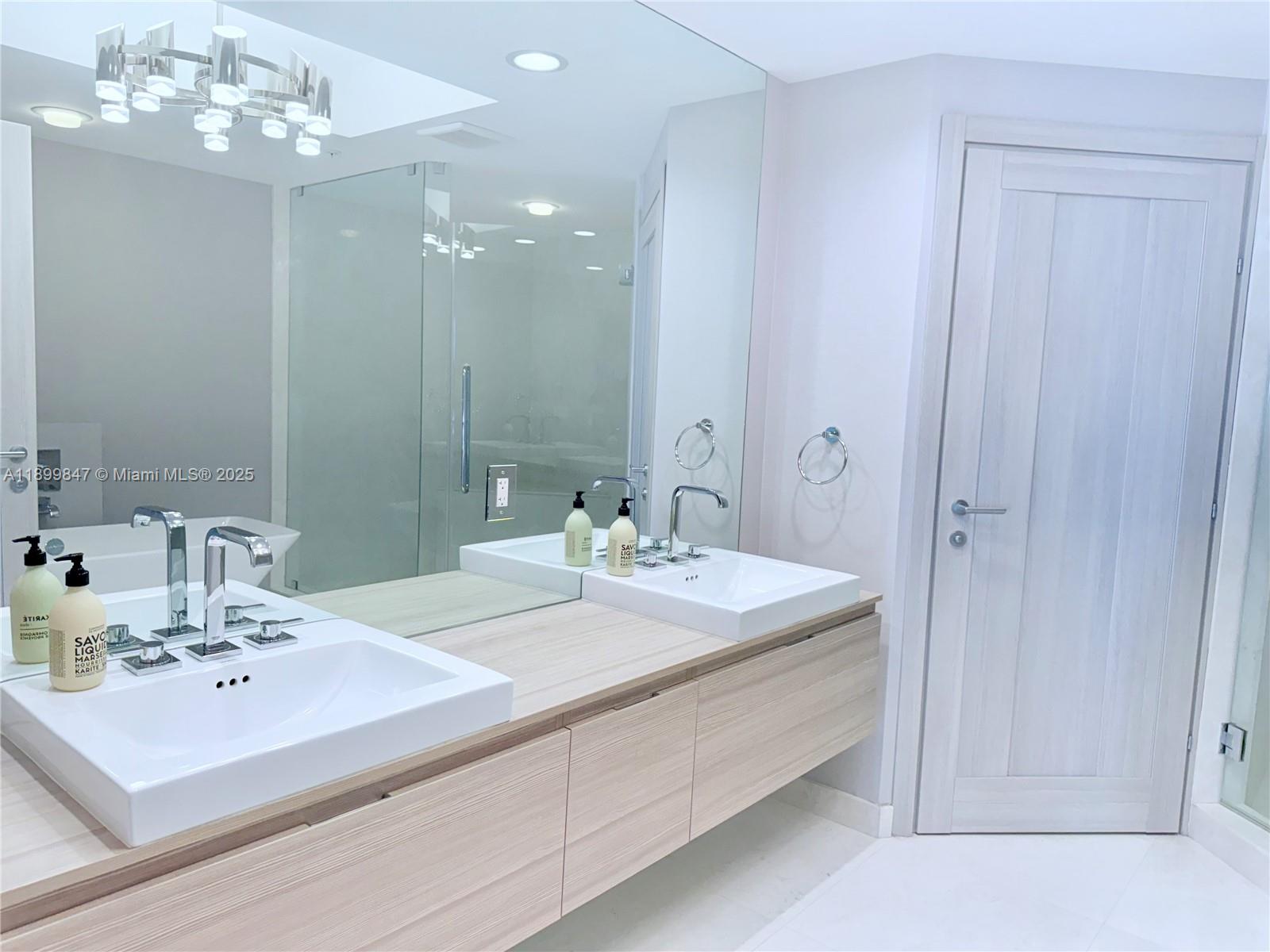 Photo of 17111 Biscayne Blvd #409, North Miami Beach, Florida, 33160 -