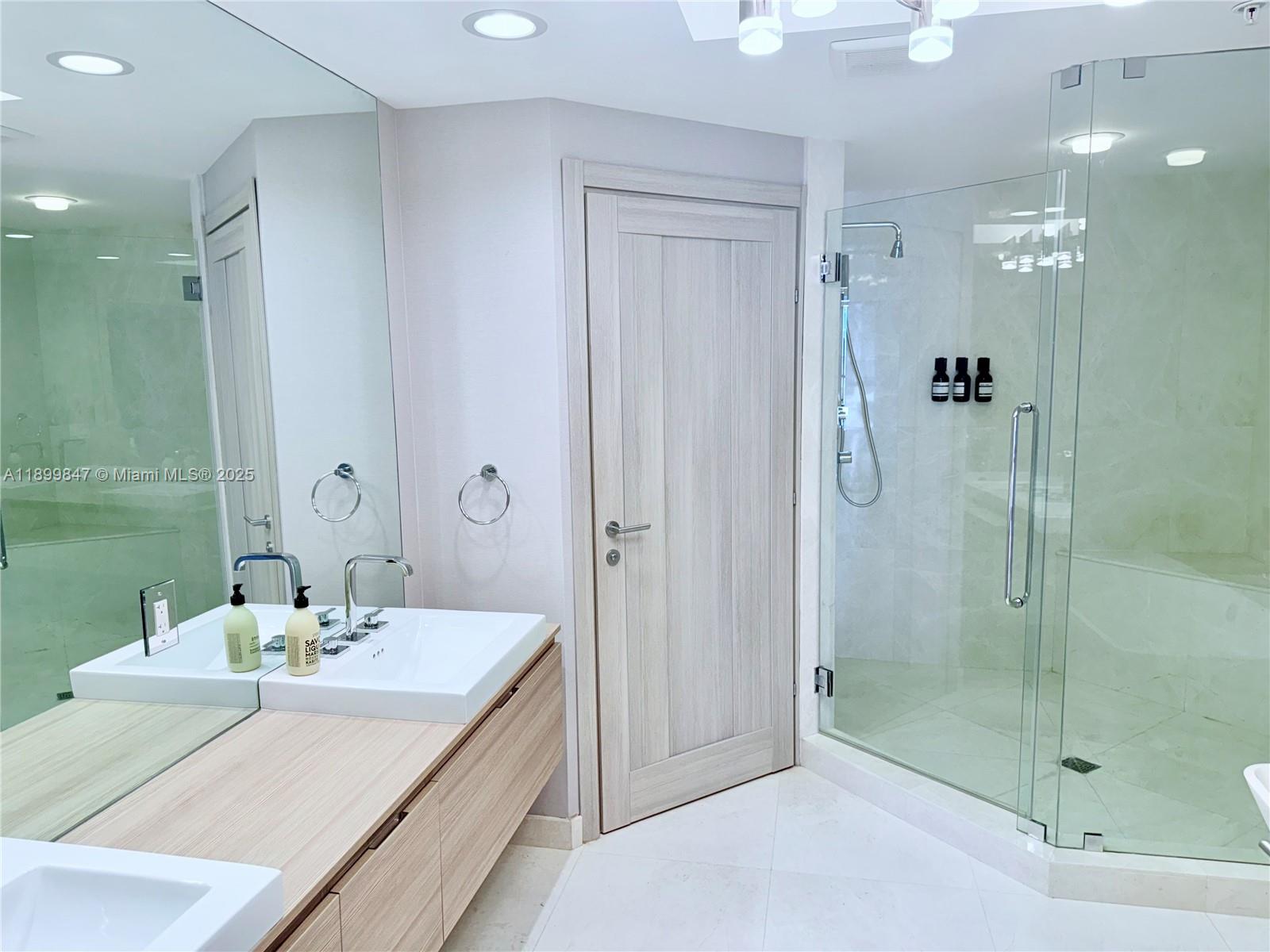 Photo of 17111 Biscayne Blvd #409, North Miami Beach, Florida, 33160 -