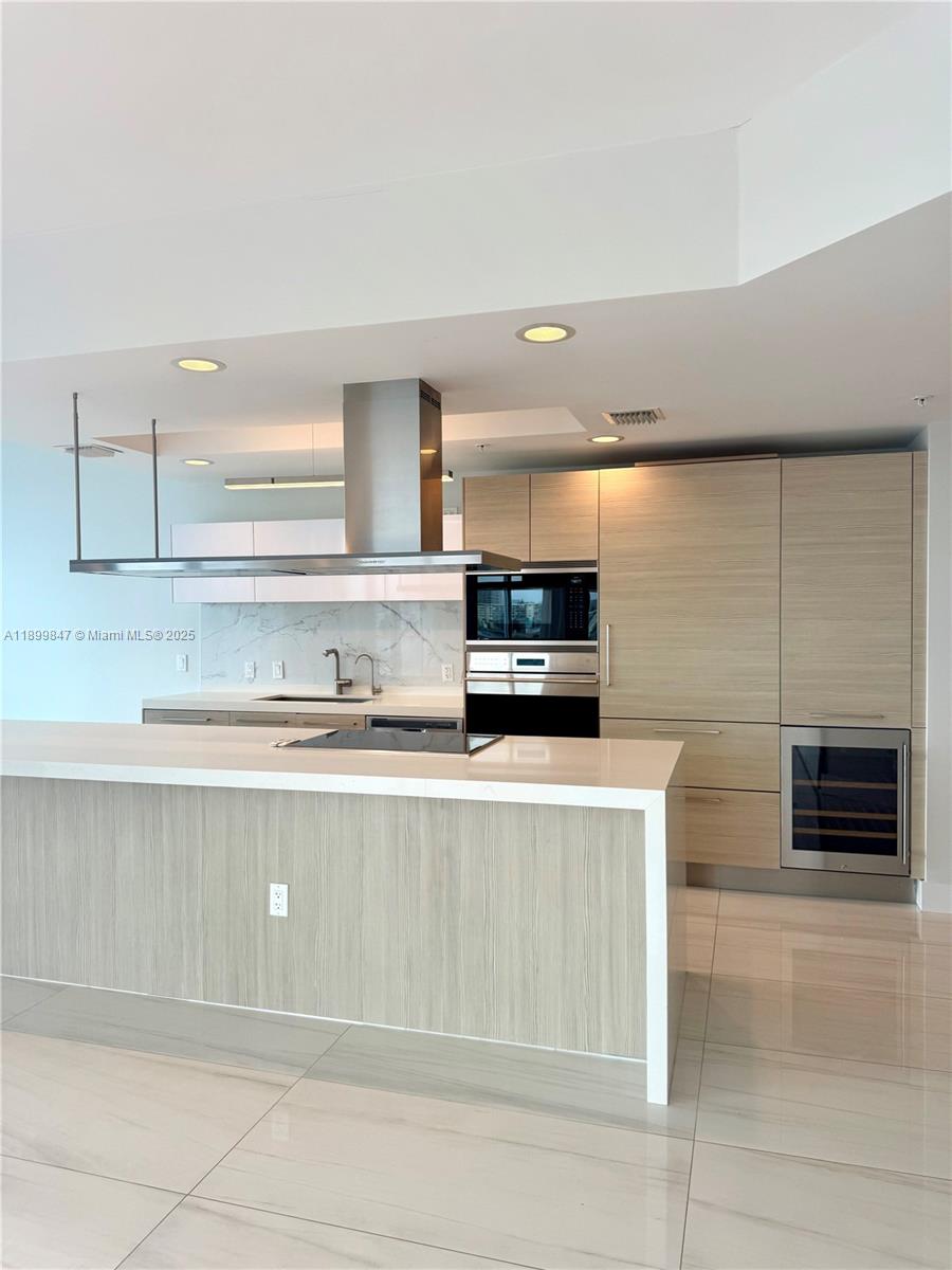 Photo of 17111 Biscayne Blvd #409, North Miami Beach, Florida, 33160 -