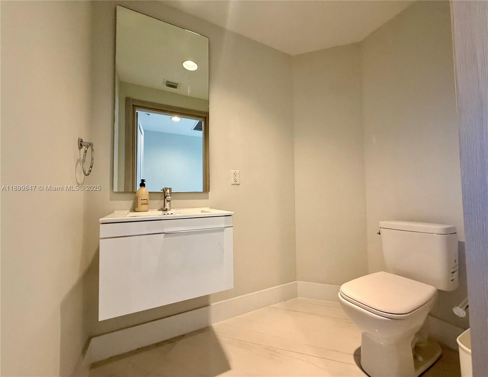 Photo of 17111 Biscayne Blvd #409, North Miami Beach, Florida, 33160 -