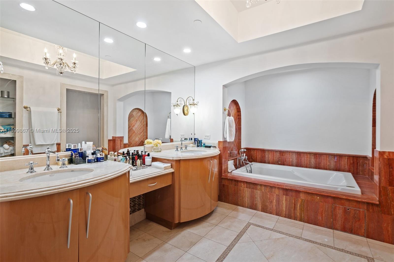 702 3 / 3 2214 sq. ft. $ 2025-10-21 0 Photo