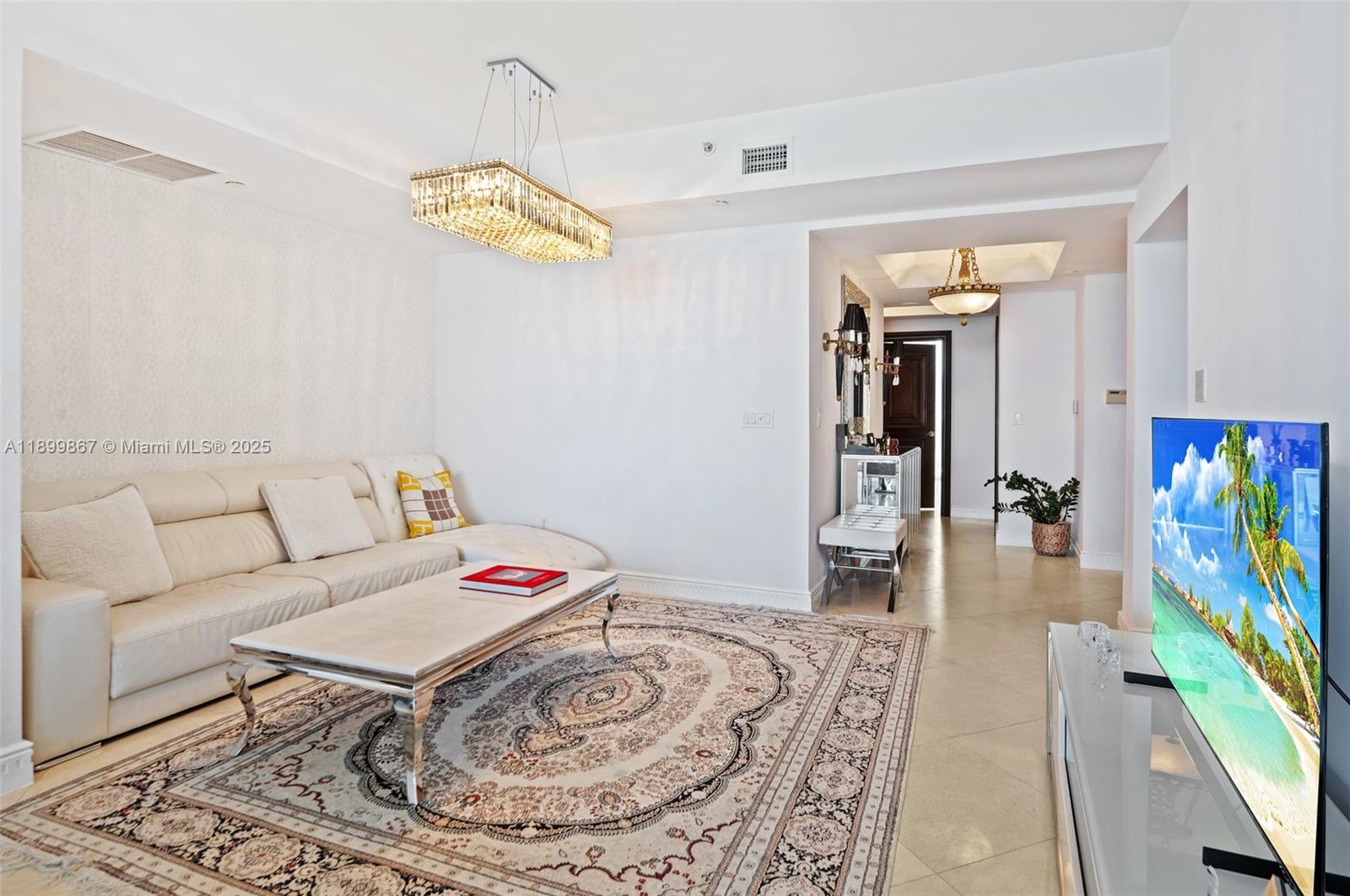 702 3 / 3 2214 sq. ft. $ 2025-10-21 0 Photo