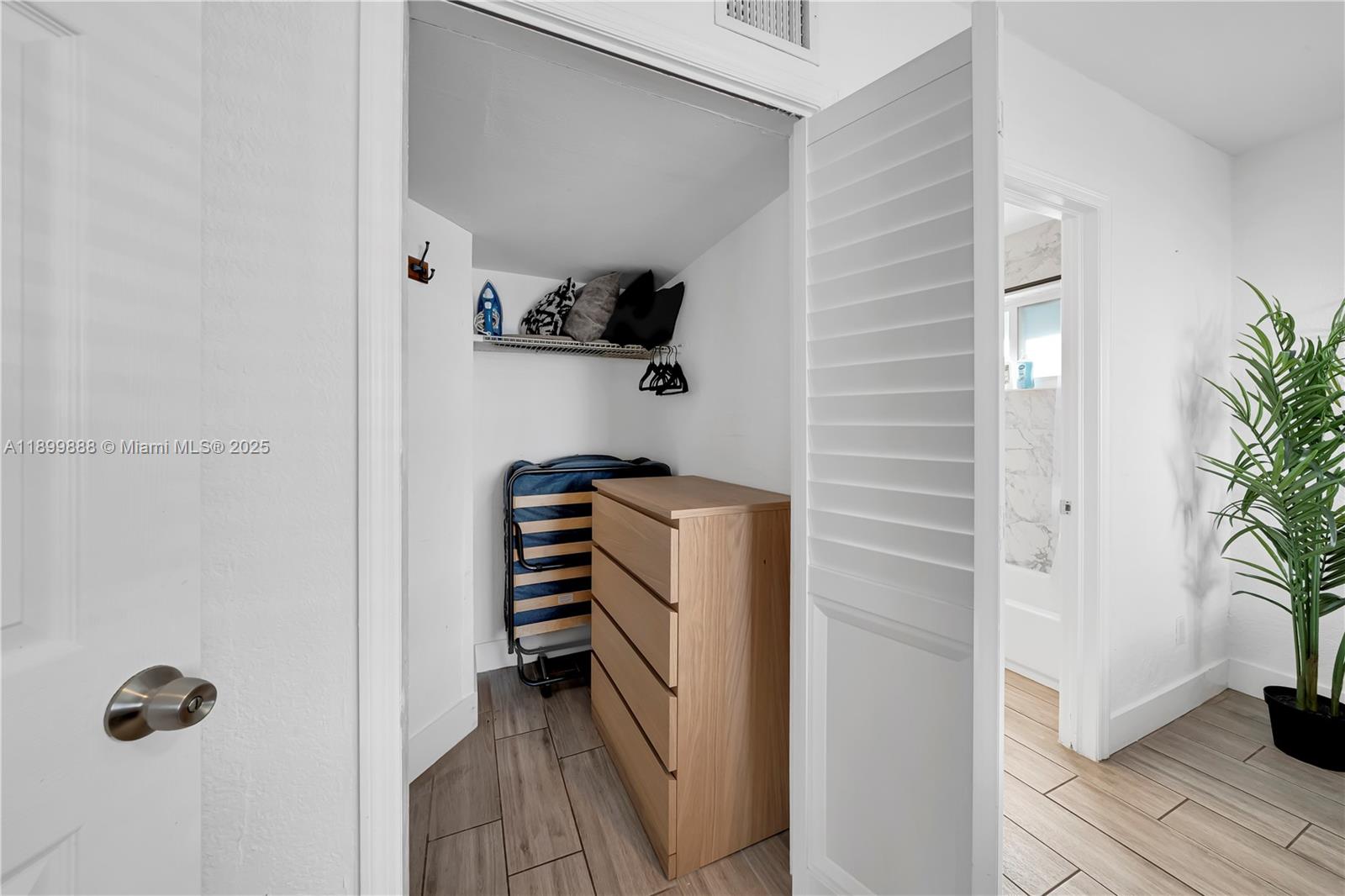 Ver detalles   /  1378 sq. ft. $ 2025-10-21 0 foto