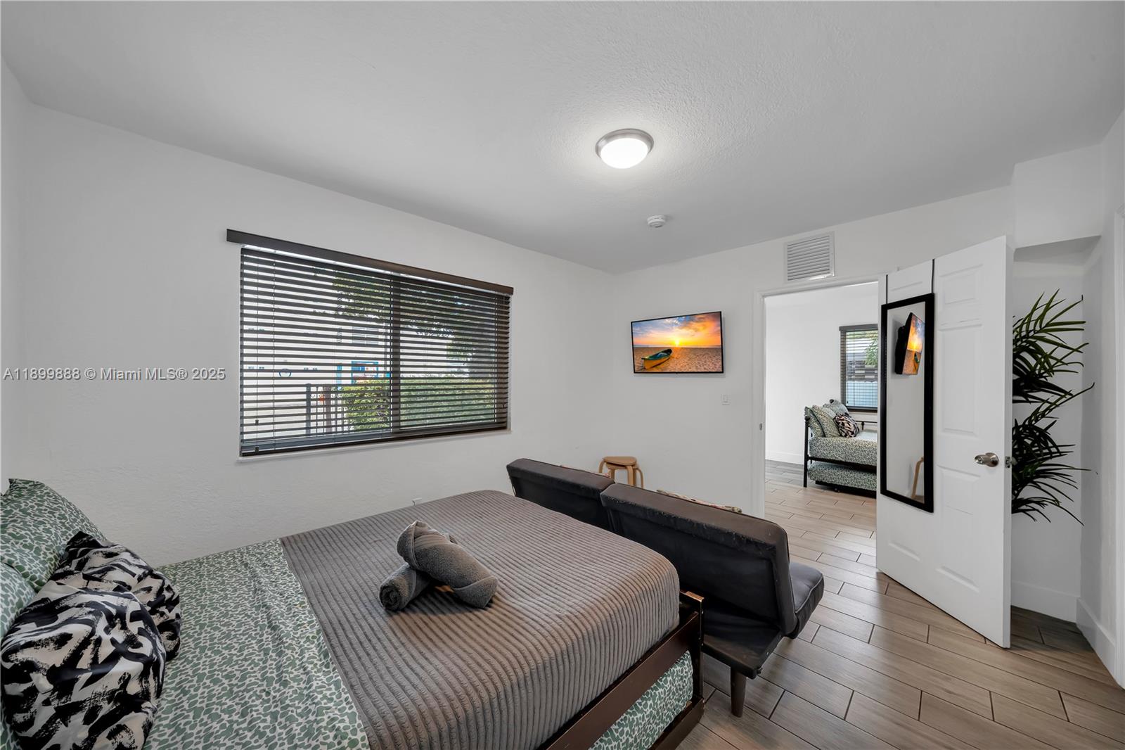 Ver detalles   /  1378 sq. ft. $ 2025-10-21 0 foto