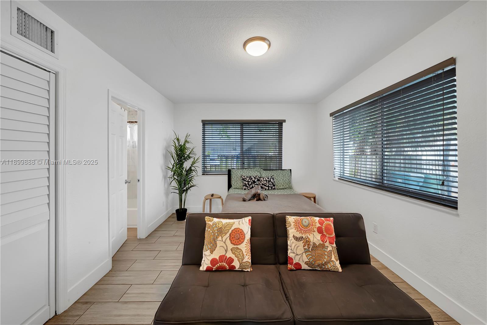 Ver detalles   /  1378 sq. ft. $ 2025-10-21 0 foto