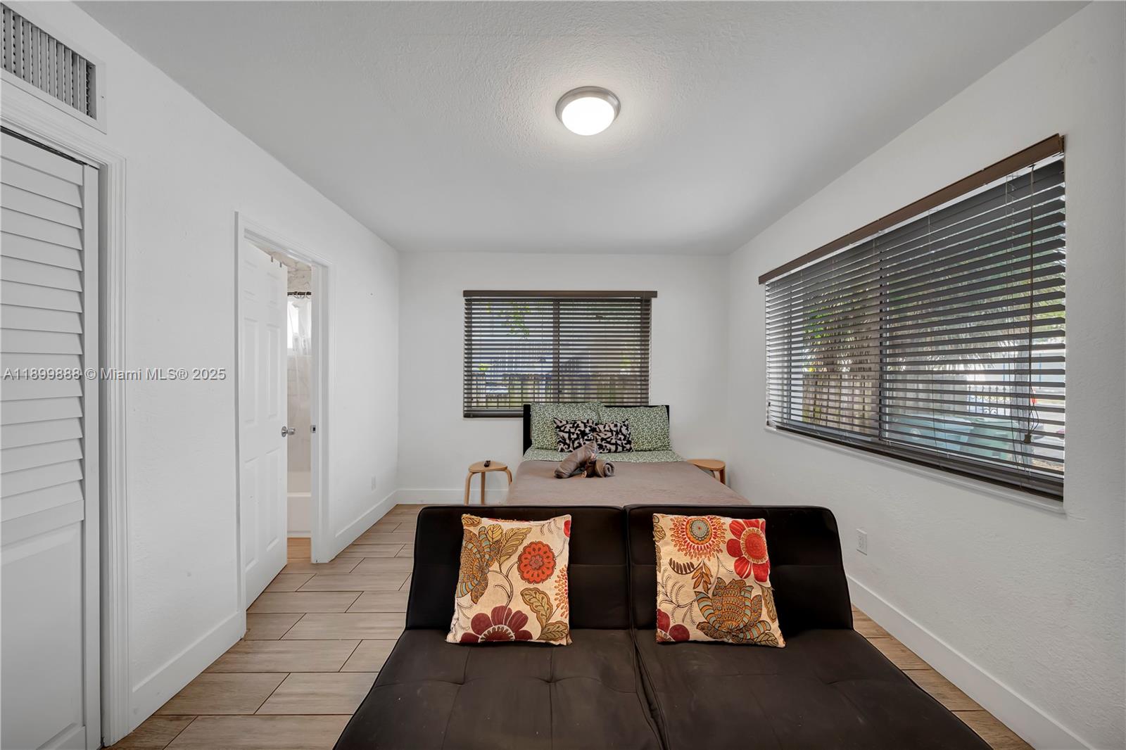 Ver detalles   /  1378 sq. ft. $ 2025-10-21 0 foto