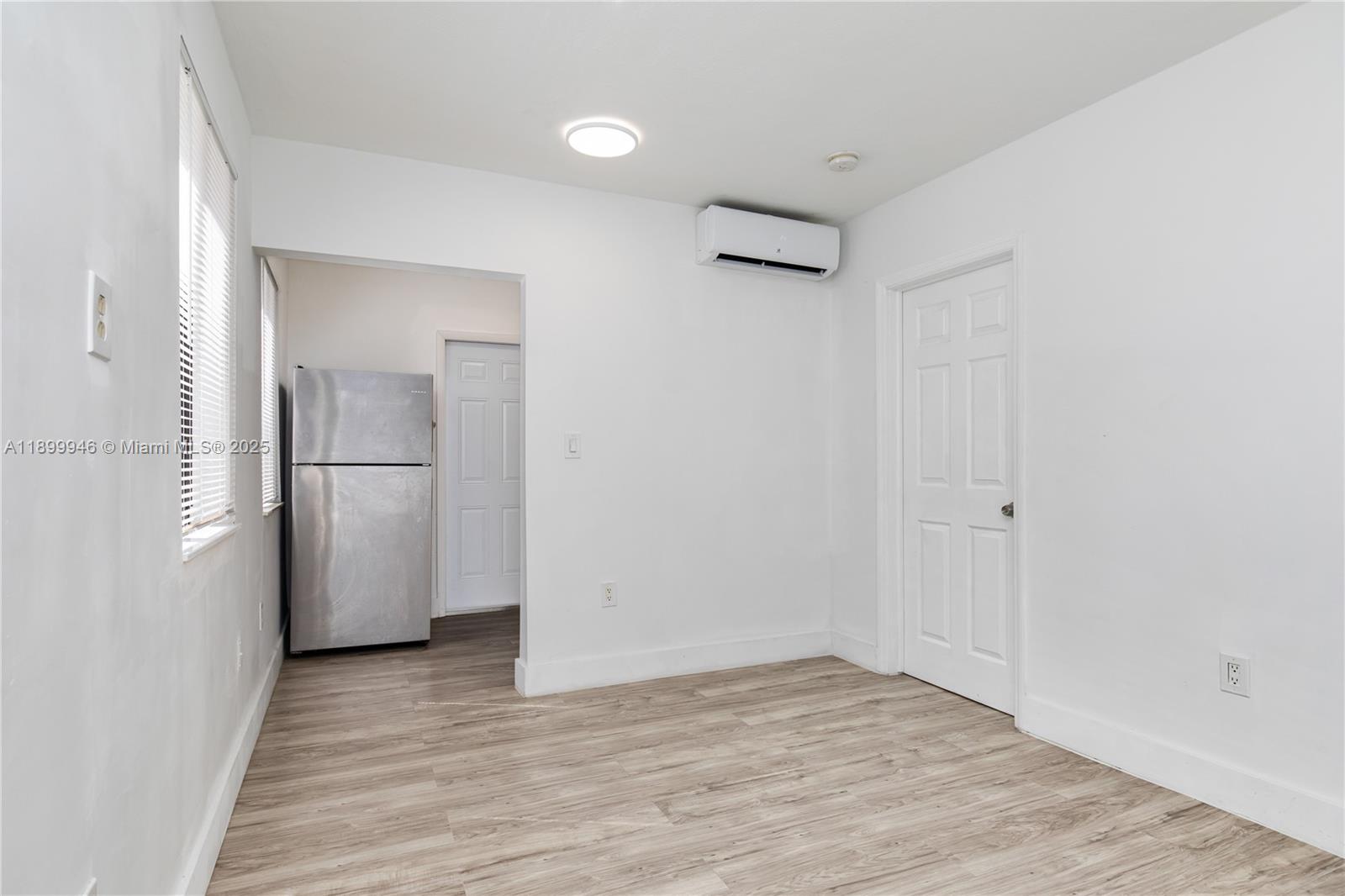 See details / sq. ft. $ 2025-11-14 0 Photo