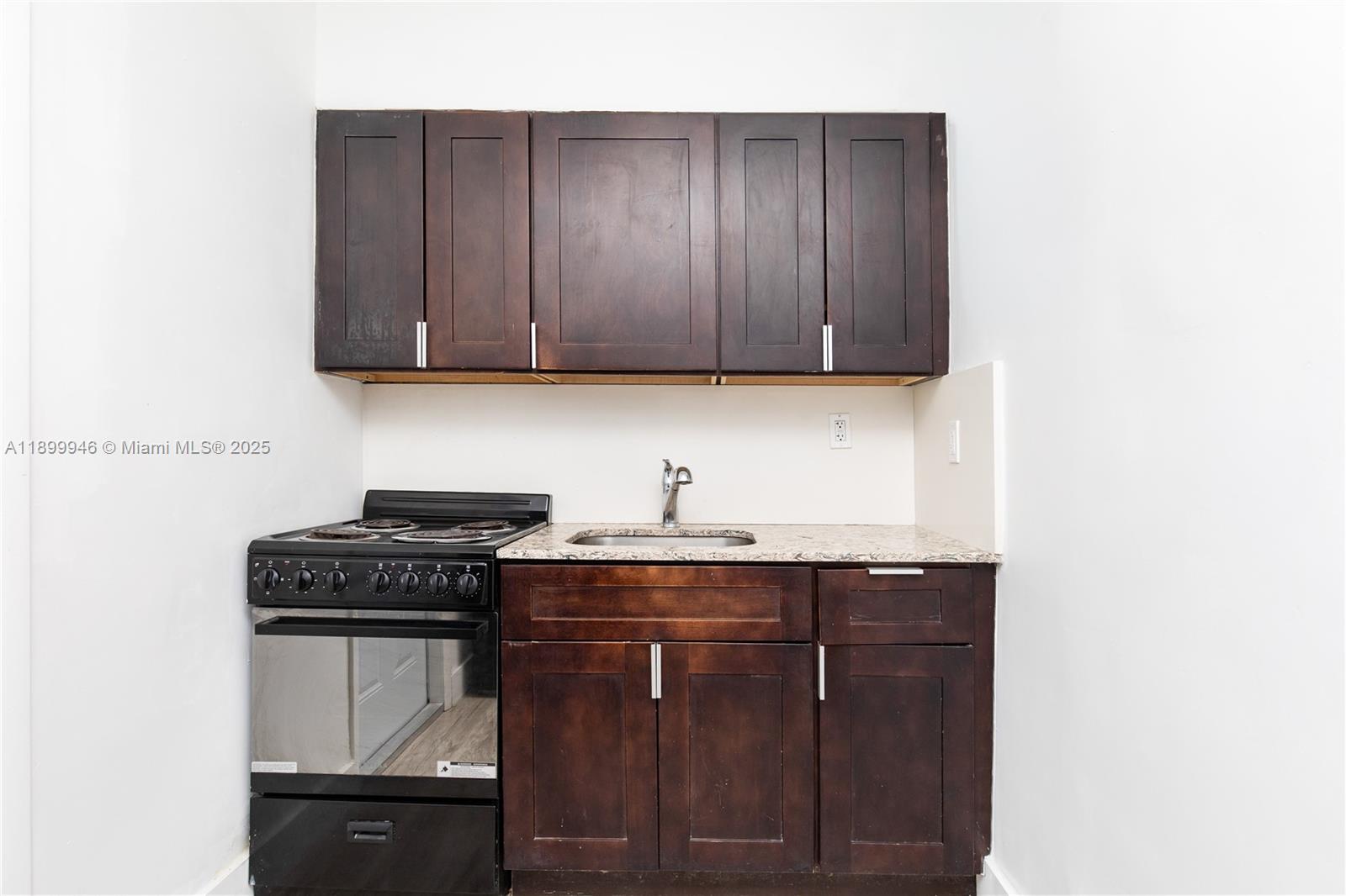 See details / sq. ft. $ 2025-11-14 0 Photo