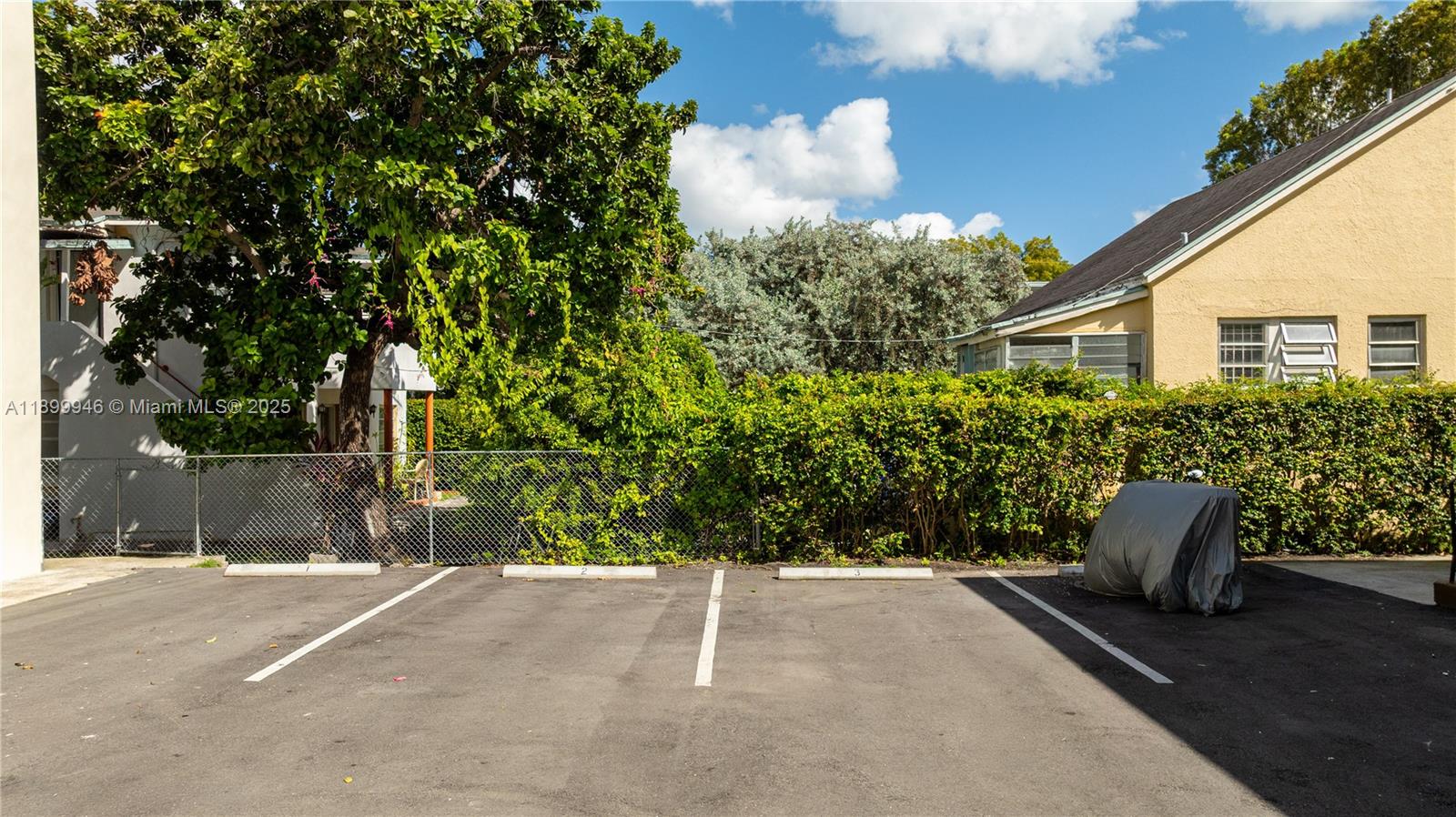 See details / sq. ft. $ 2025-11-14 0 Photo