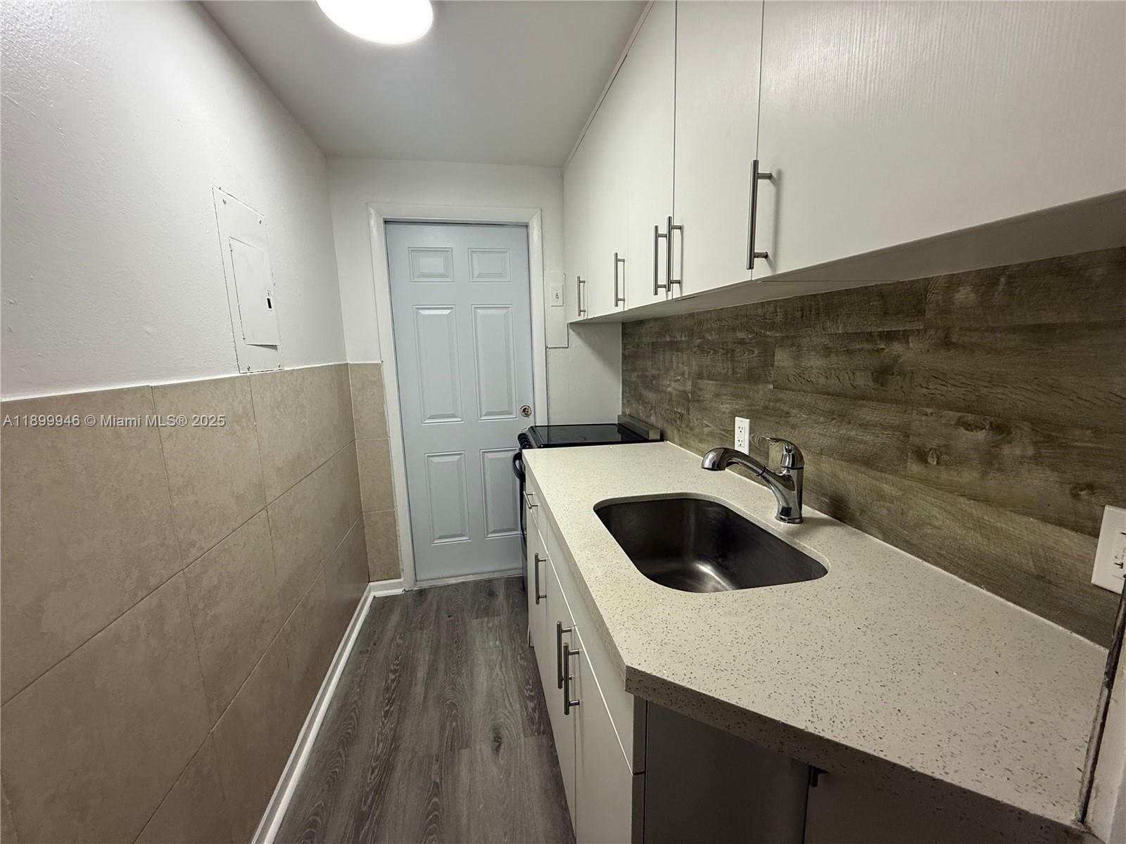 See details / sq. ft. $ 2025-11-14 0 Photo