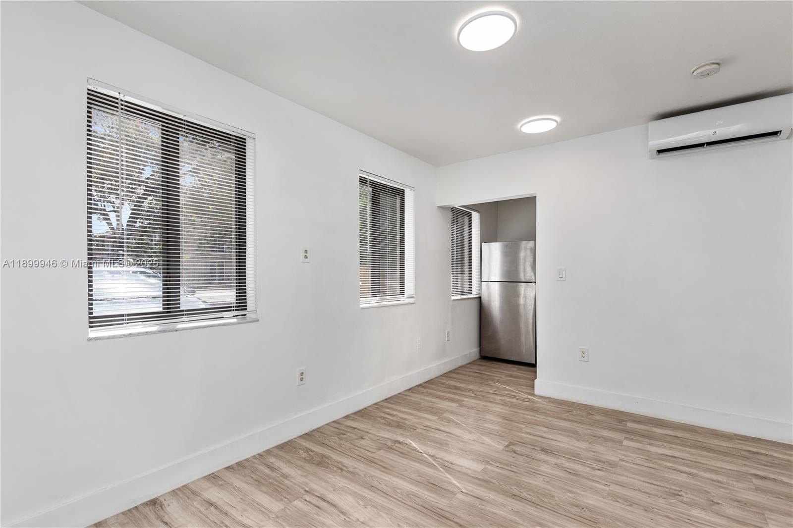 See details / sq. ft. $ 2025-11-14 0 Photo