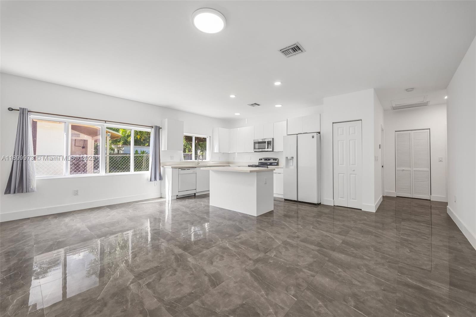   /  2686 sq. ft. $ 2025-10-21 0 Photo