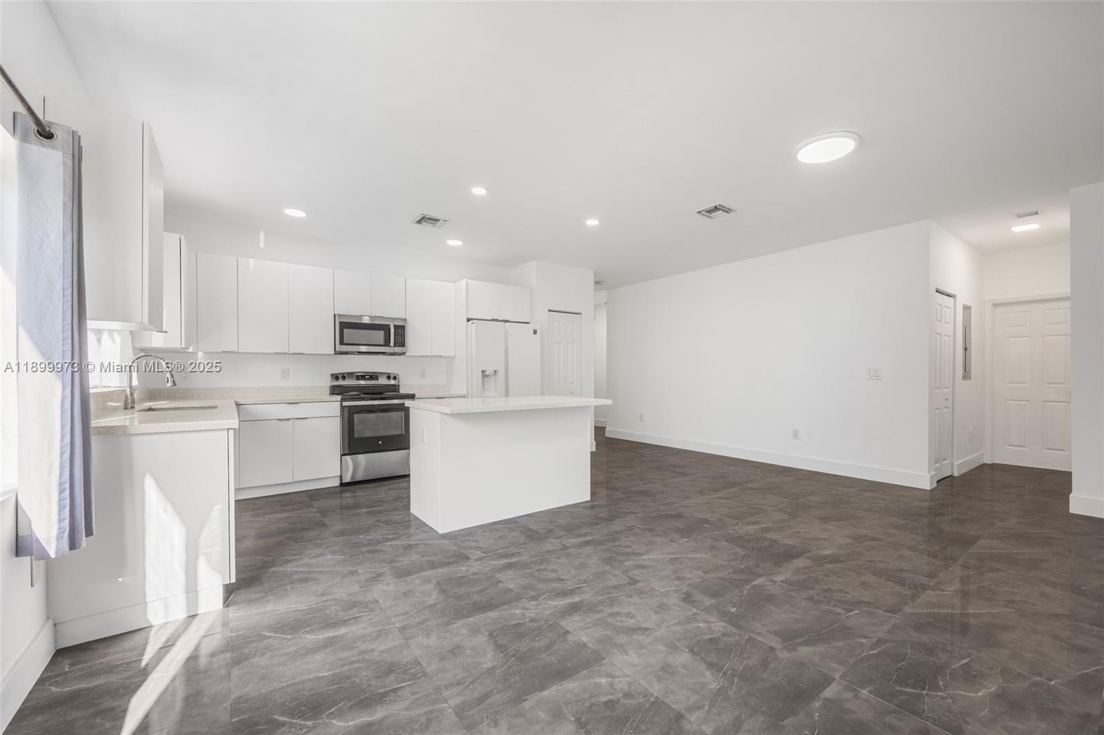   /  2686 sq. ft. $ 2025-10-21 0 Photo