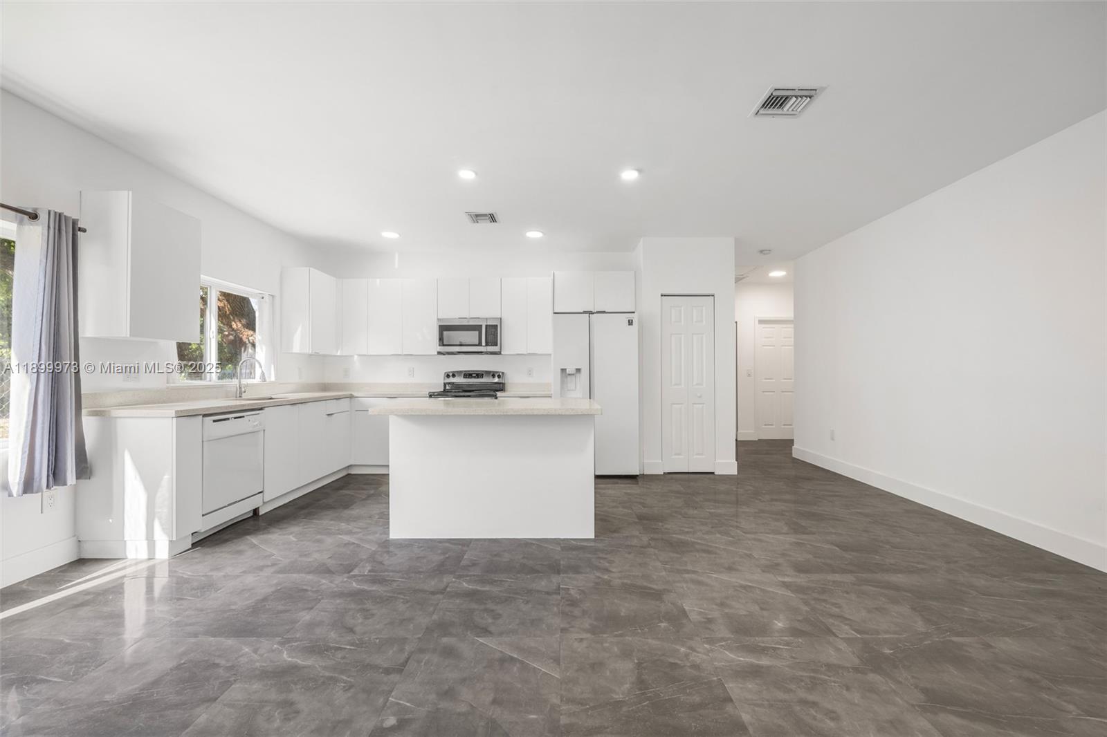   /  2686 sq. ft. $ 2025-10-21 0 Photo