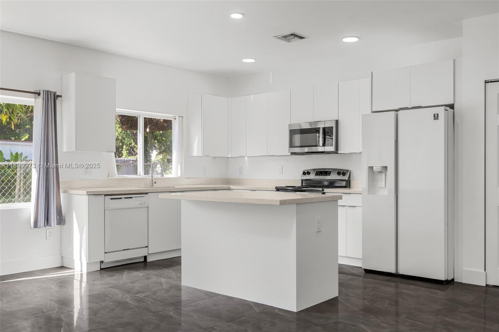   /  2686 sq. ft. $ 2025-10-21 0 Photo