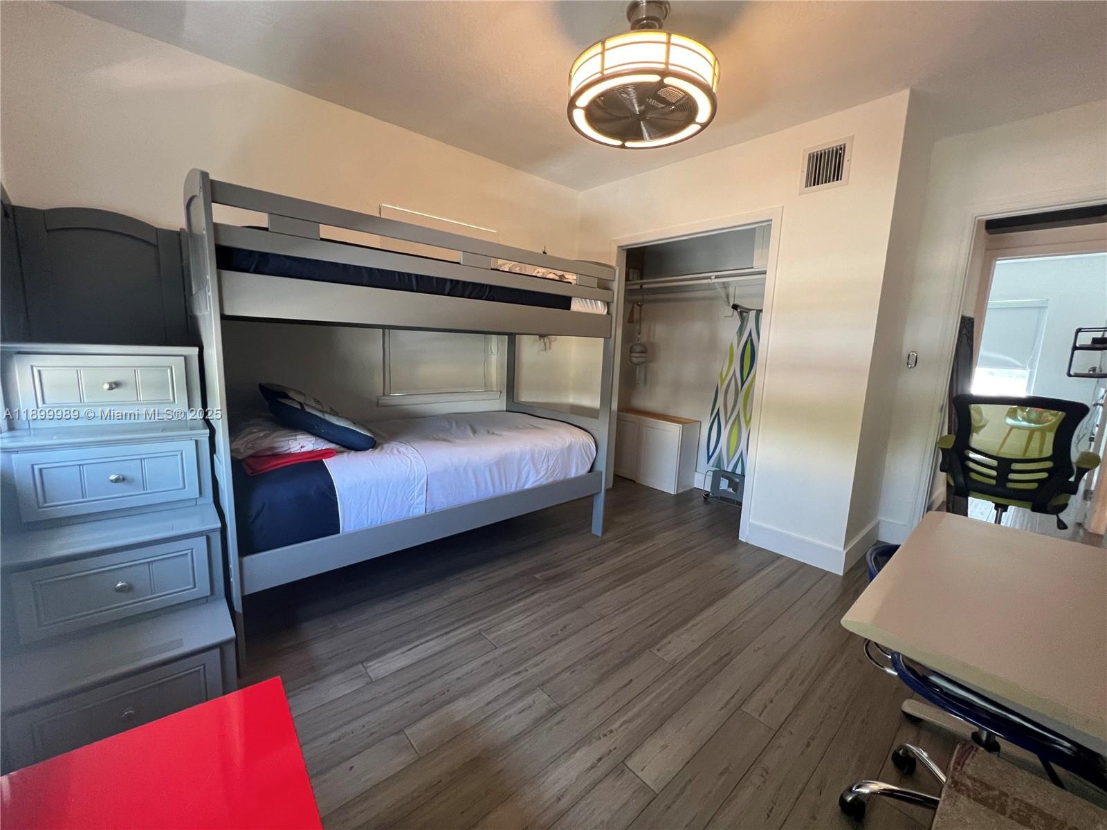 Ver detalles   /  1800 sq. ft. $ 2025-10-21 0 foto