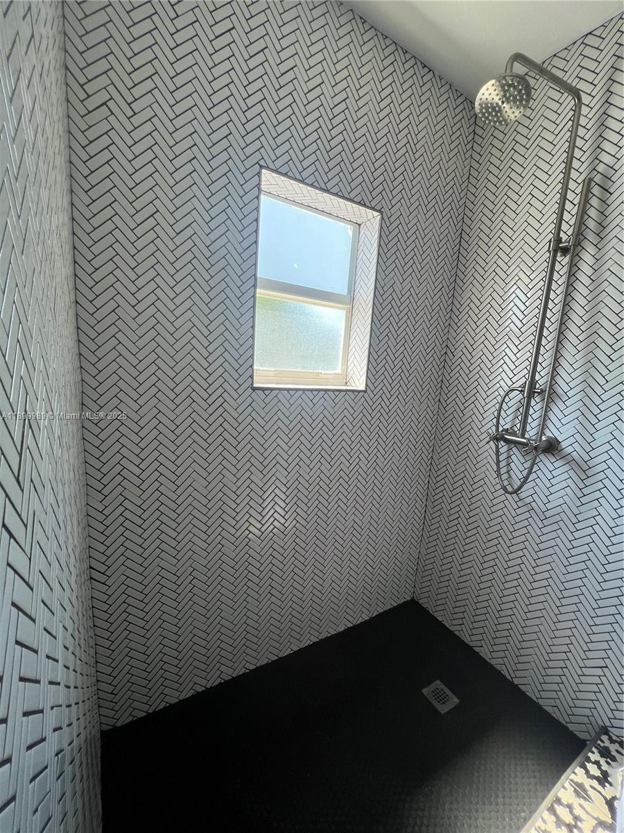 Ver detalles   /  1800 sq. ft. $ 2025-10-21 0 foto