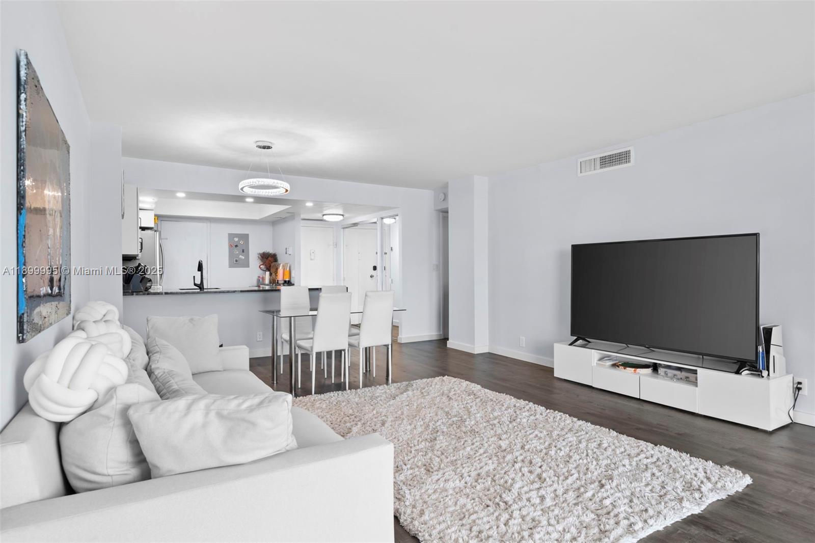 Photo of 437 Golden Isles Dr  #5J, Hallandale Beach, Florida, 33009 -