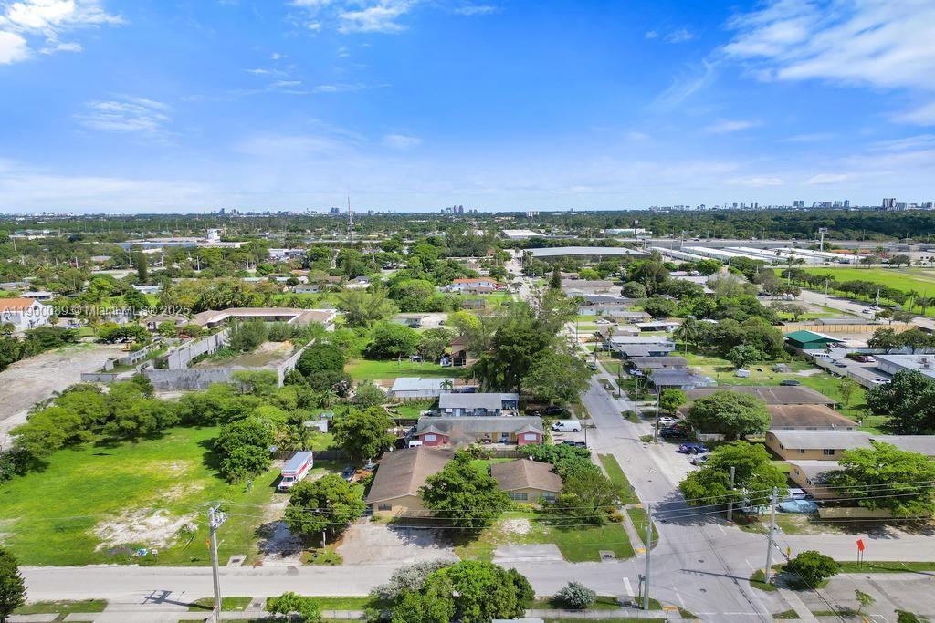 Подробнее   /  4728 кв.футов $ 2025-10-22 0 Фото