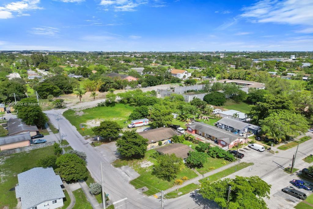 Подробнее   /  4728 кв.футов $ 2025-10-22 0 Фото