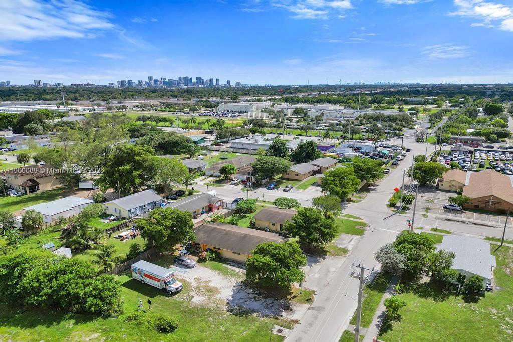 Подробнее   /  4728 кв.футов $ 2025-10-22 0 Фото