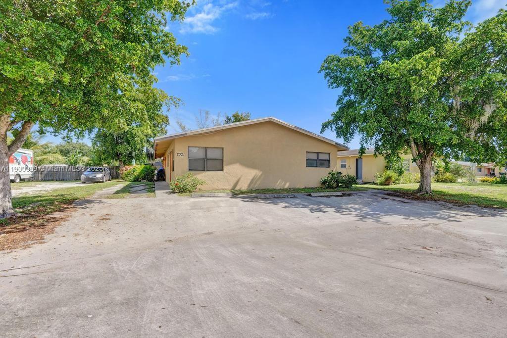 Подробнее   /  4728 кв.футов $ 2025-10-22 0 Фото