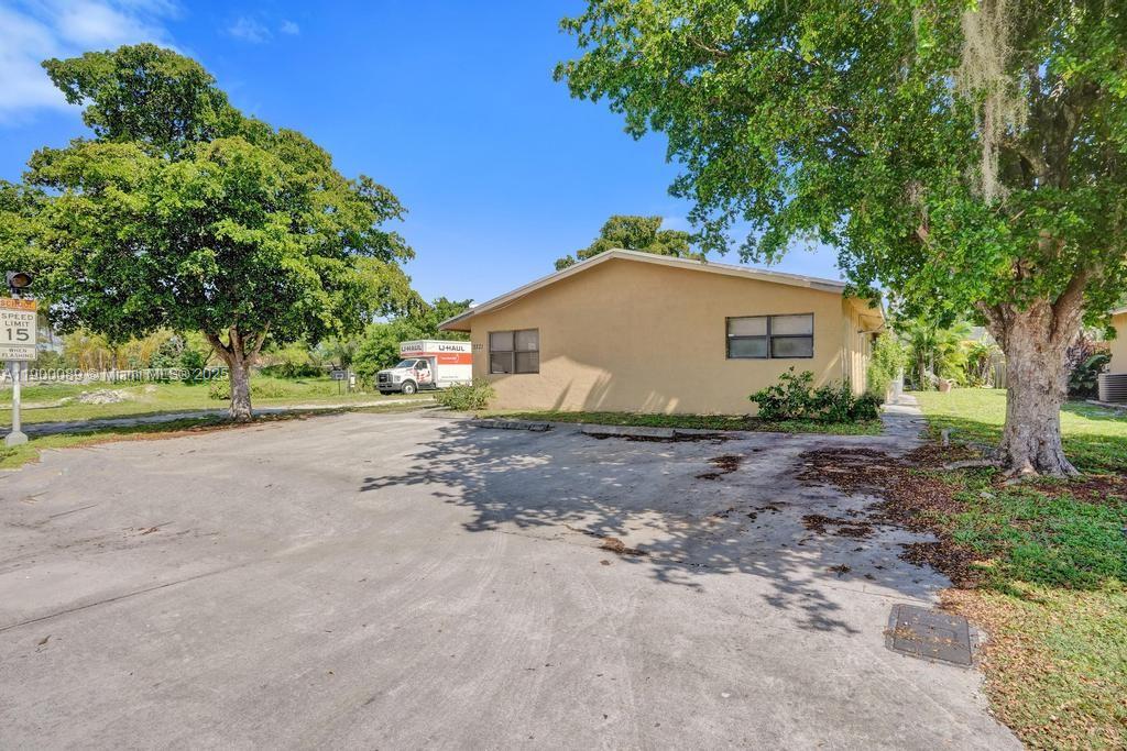 Подробнее   /  4728 кв.футов $ 2025-10-22 0 Фото