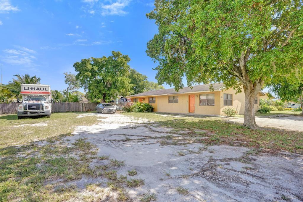 Подробнее   /  4728 кв.футов $ 2025-10-22 0 Фото