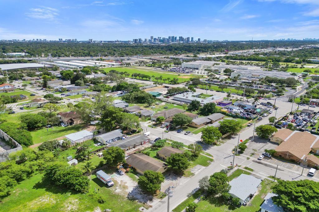 Подробнее   /  4728 кв.футов $ 2025-10-22 0 Фото