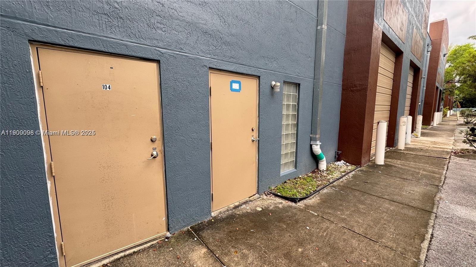 A4  /   sq. ft. $ 2025-10-21 0 Photo