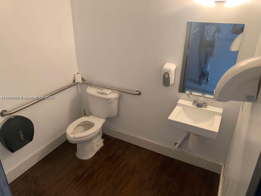 A4  /   sq. ft. $ 2025-10-21 0 Photo