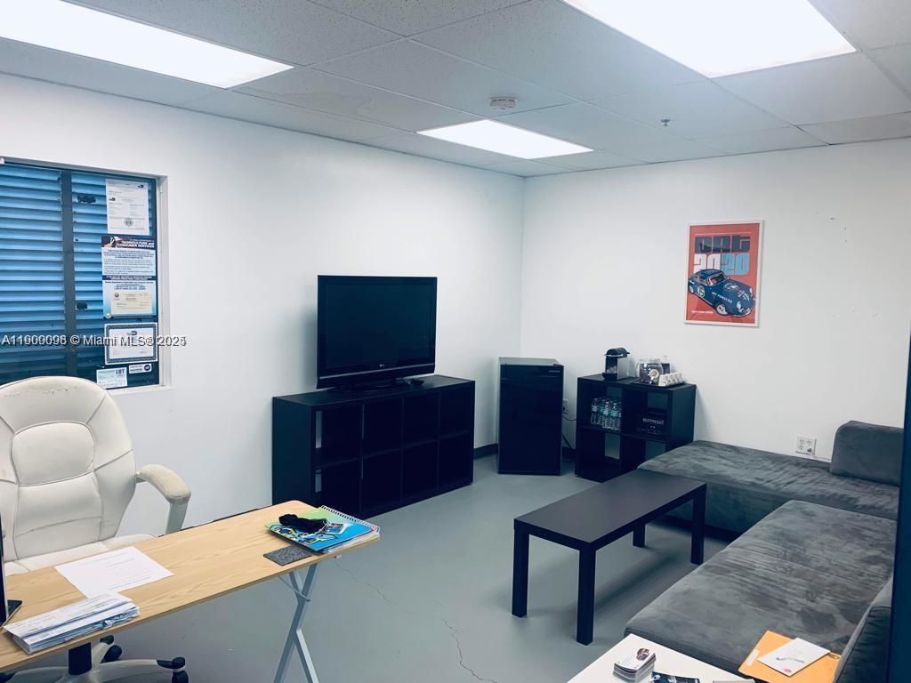 A4  /   sq. ft. $ 2025-10-21 0 Photo