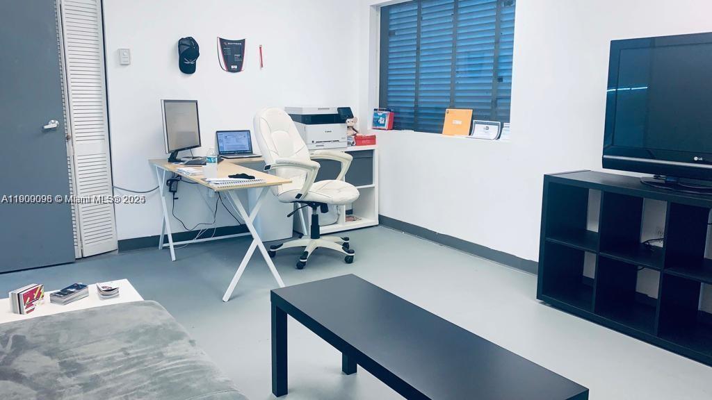 A4  /   sq. ft. $ 2025-10-21 0 Photo