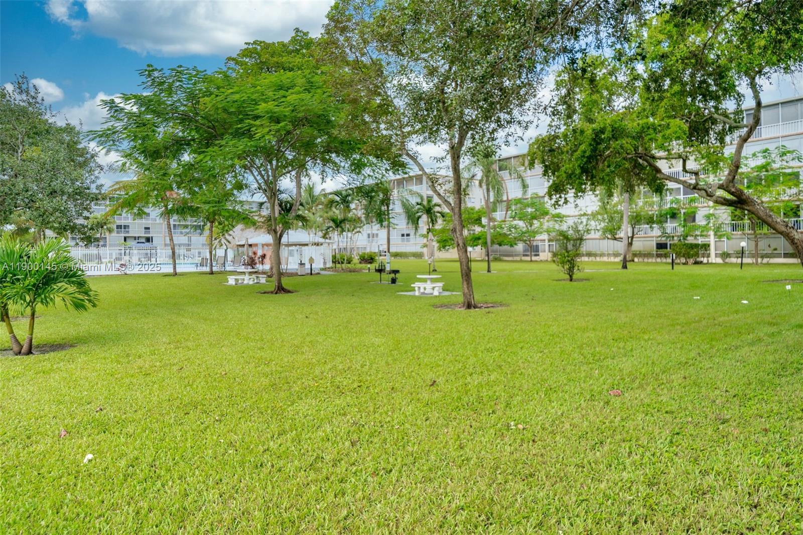 See details 401 2 / 2 992 sq. ft. $ 2025-11-10 0 Photo