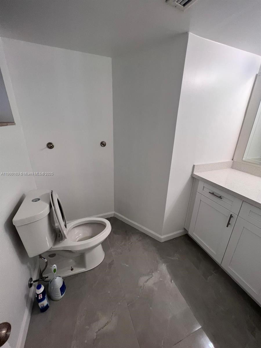 111 2 / 2 1040 sq. ft. $ 2025-10-21 0 Photo