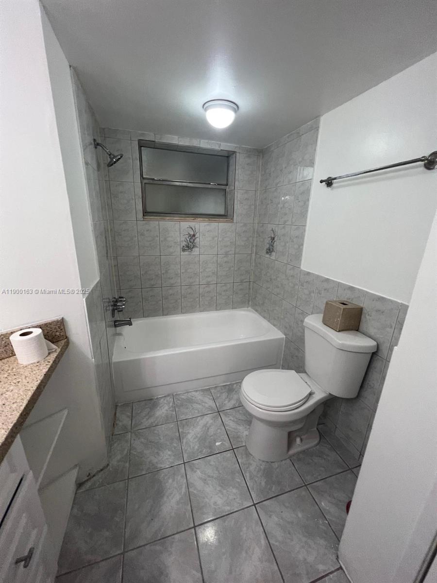 111 2 / 2 1040 sq. ft. $ 2025-10-21 0 Photo