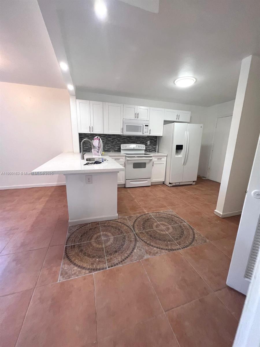 111 2 / 2 1040 sq. ft. $ 2025-10-21 0 Photo