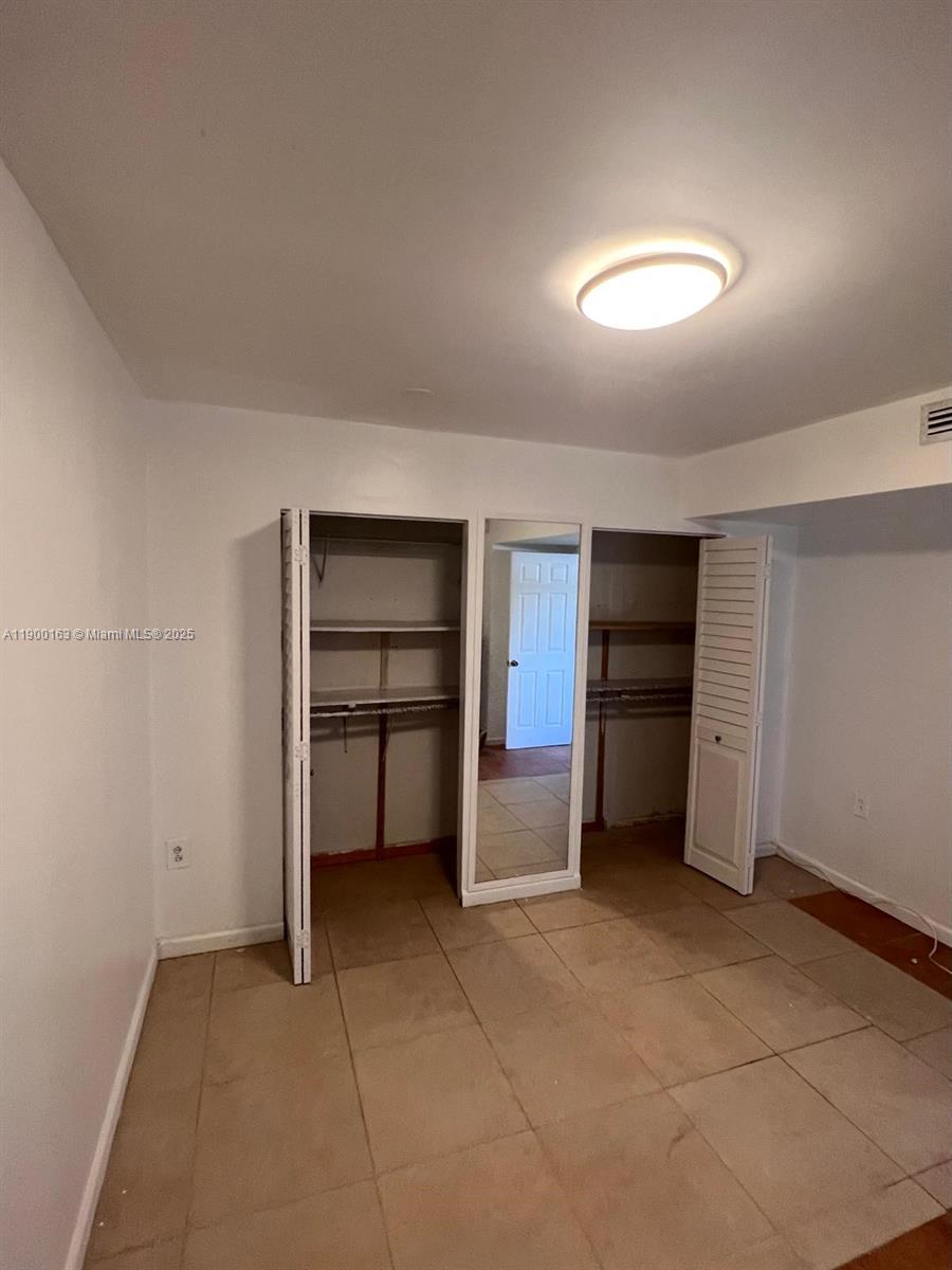 111 2 / 2 1040 sq. ft. $ 2025-10-21 0 Photo