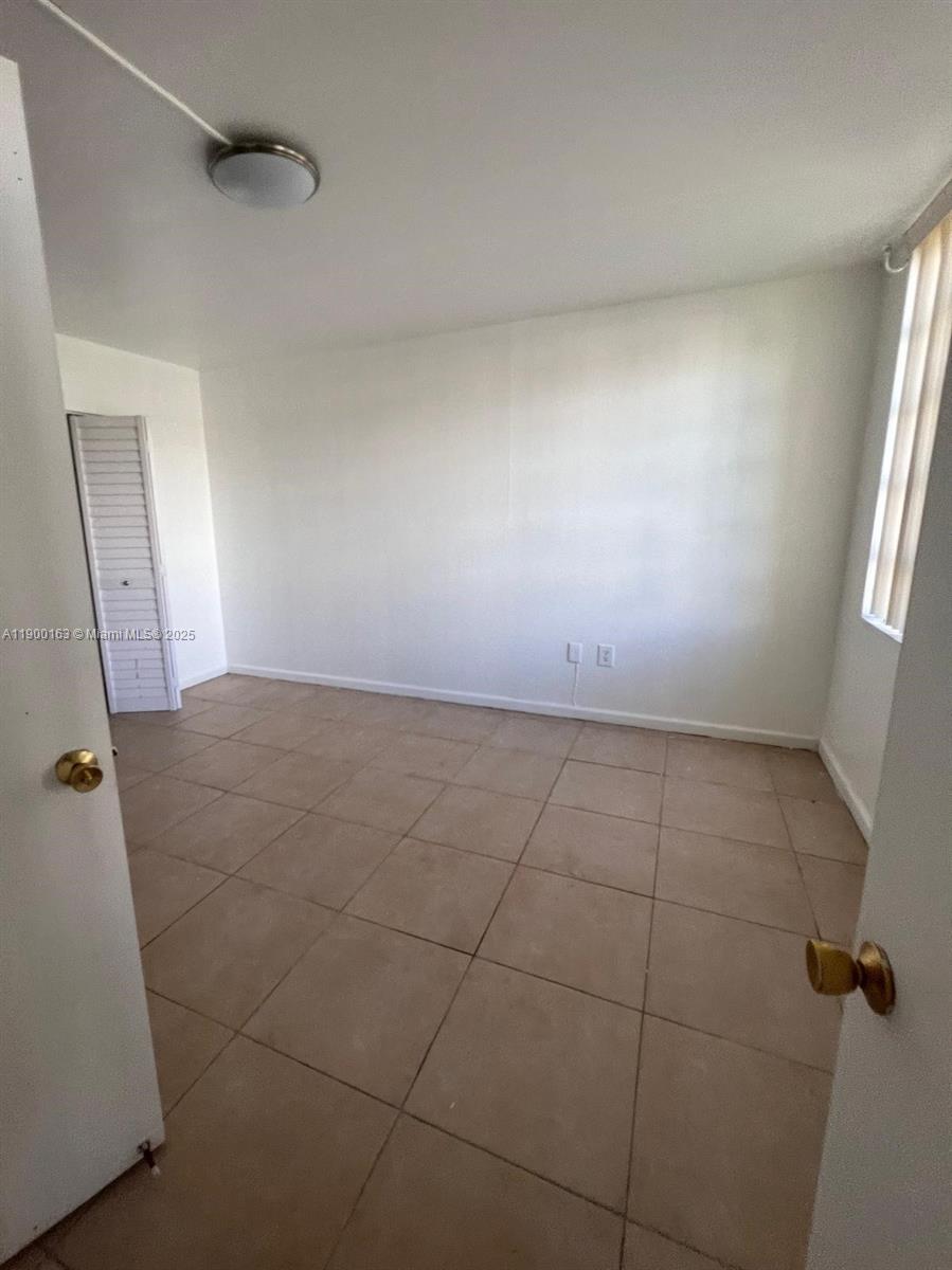 111 2 / 2 1040 sq. ft. $ 2025-10-21 0 Photo