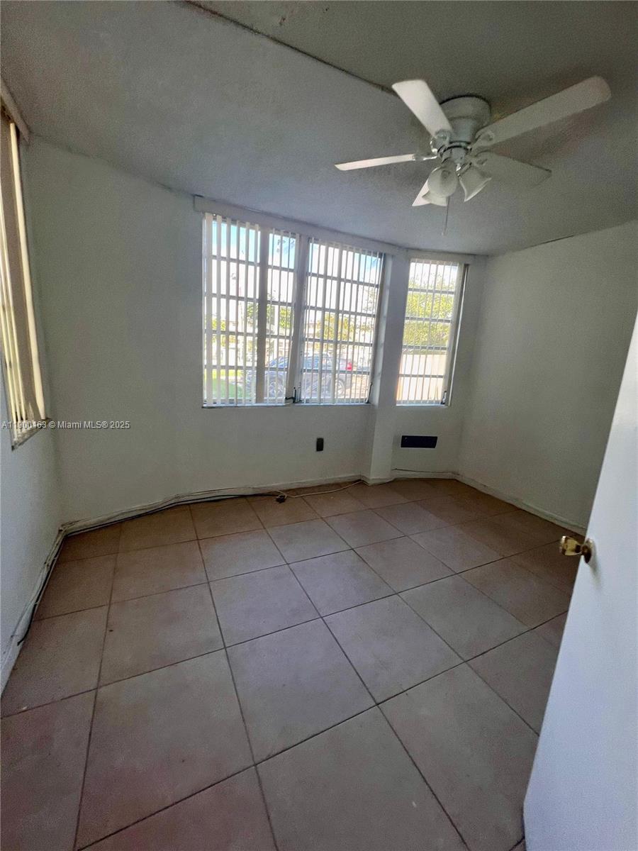 111 2 / 2 1040 sq. ft. $ 2025-10-21 0 Photo