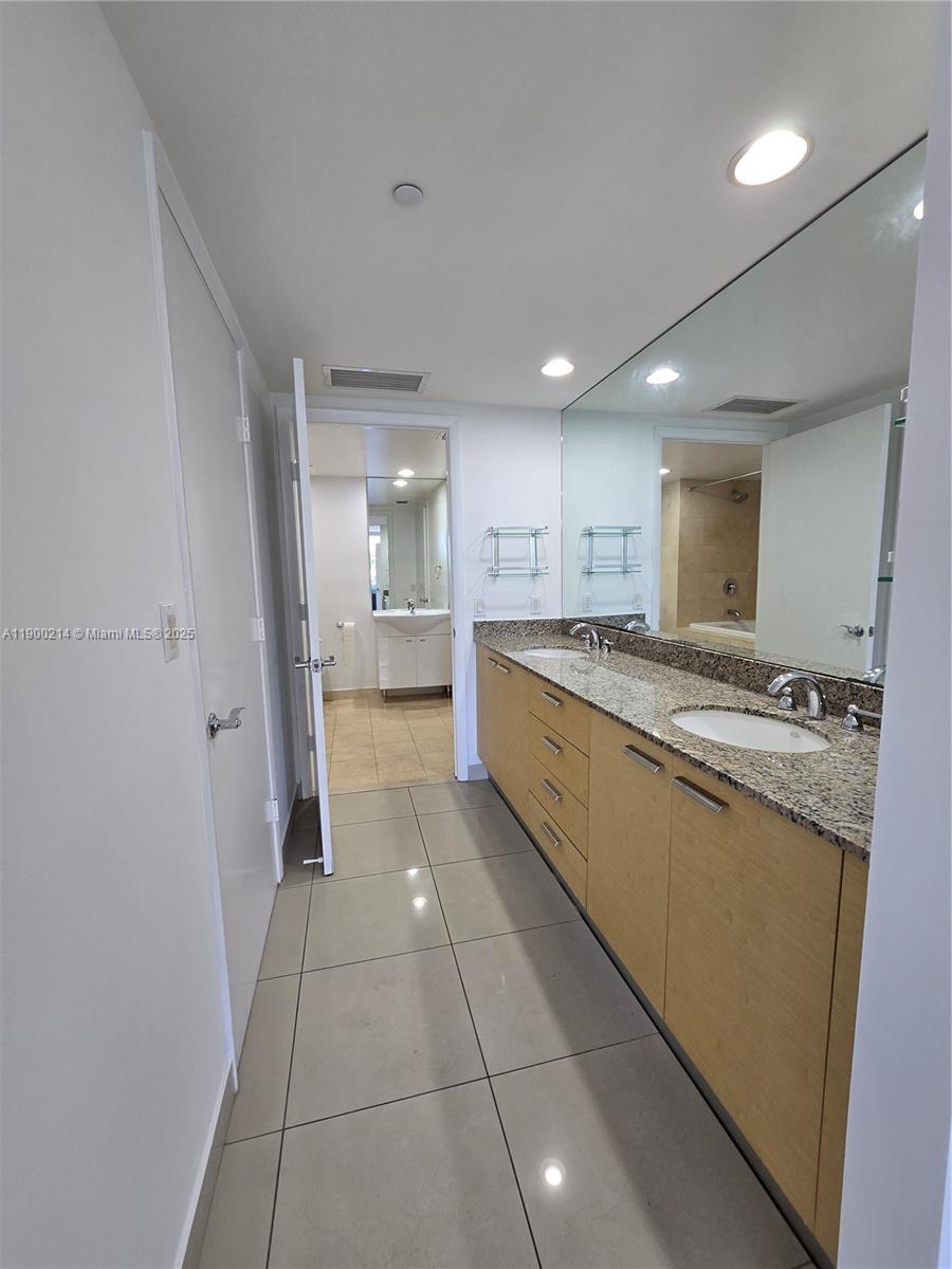 See details 409 2 / 1 1086 sq. ft. $ 2025-10-21 0 Photo