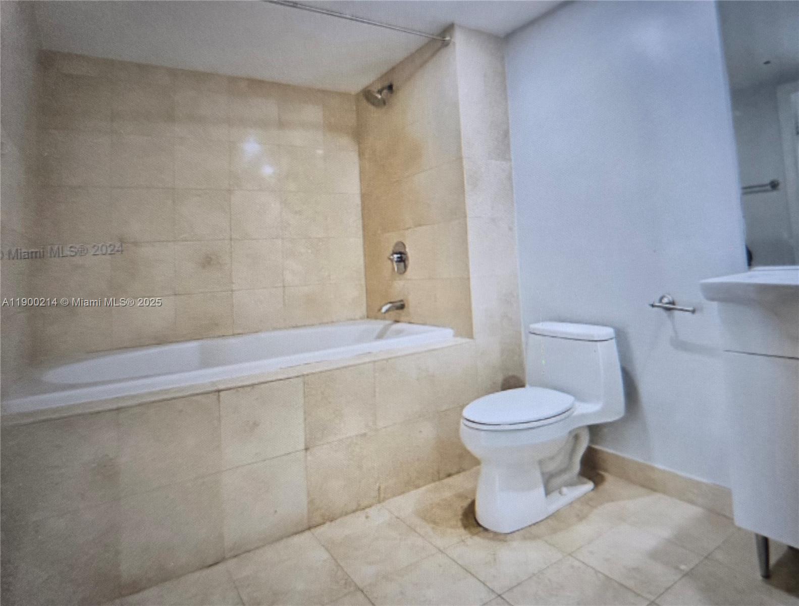 See details 409 2 / 1 1086 sq. ft. $ 2025-10-21 0 Photo