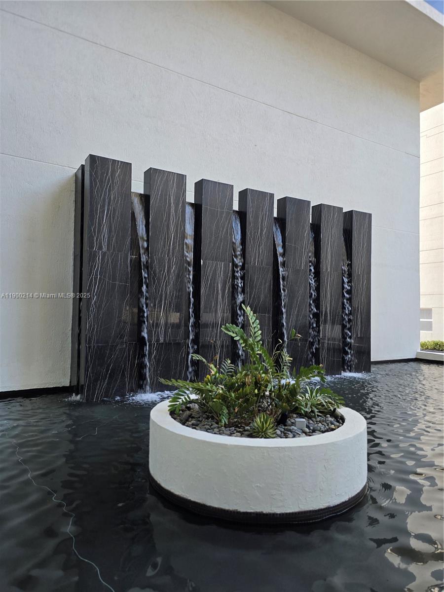 See details 409 2 / 1 1086 sq. ft. $ 2025-10-21 0 Photo