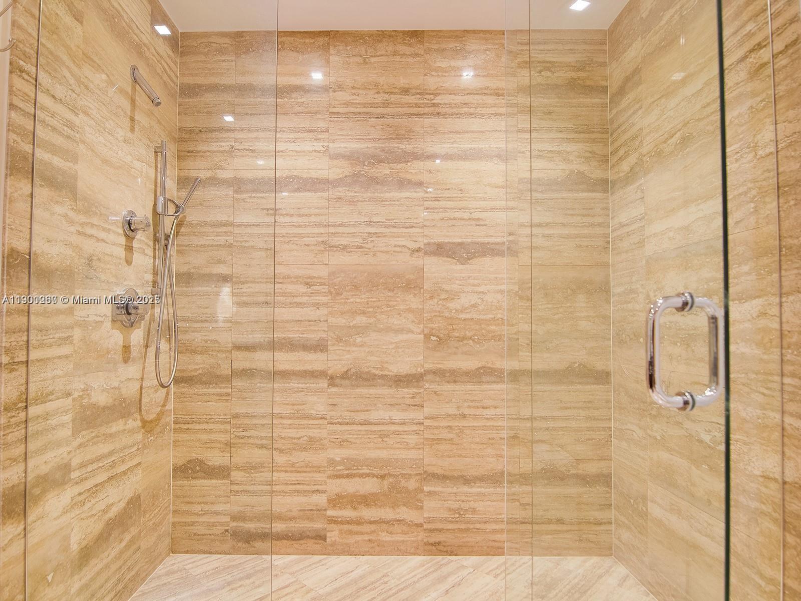 See details 805 2 / 3 1435 sq. ft. $ 2025-10-21 0 Photo