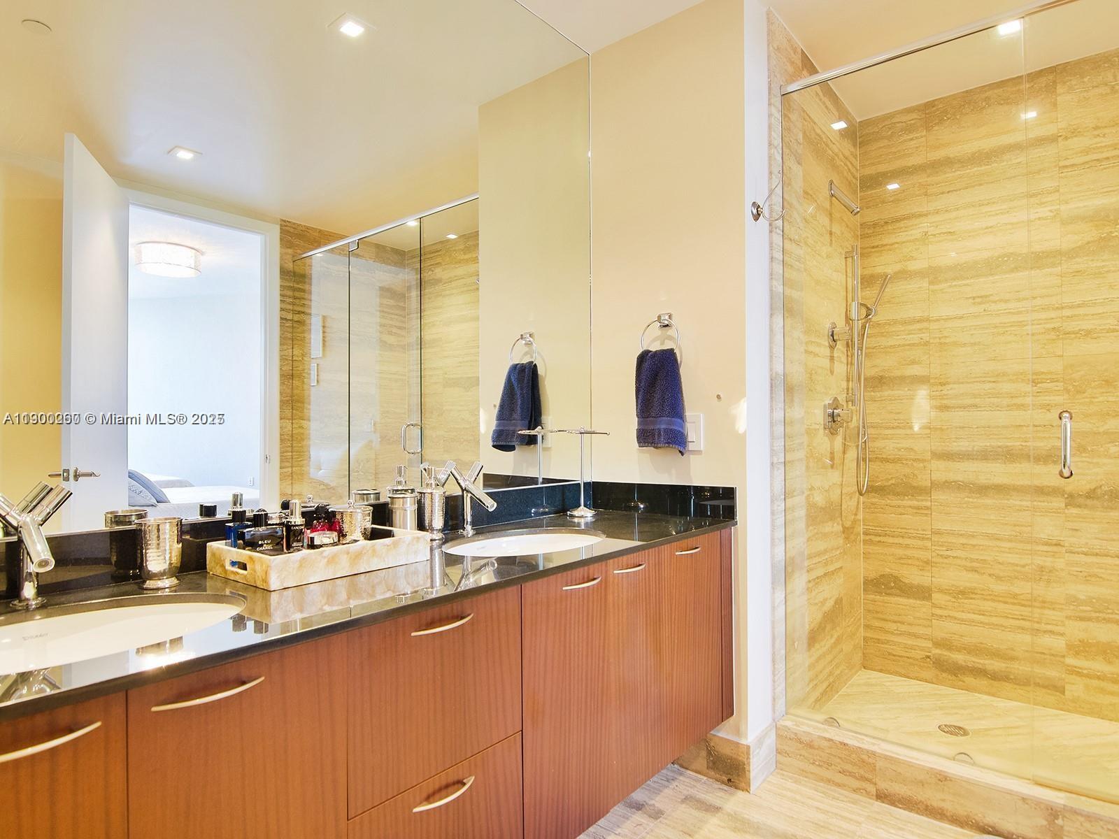 See details 805 2 / 3 1435 sq. ft. $ 2025-10-21 0 Photo