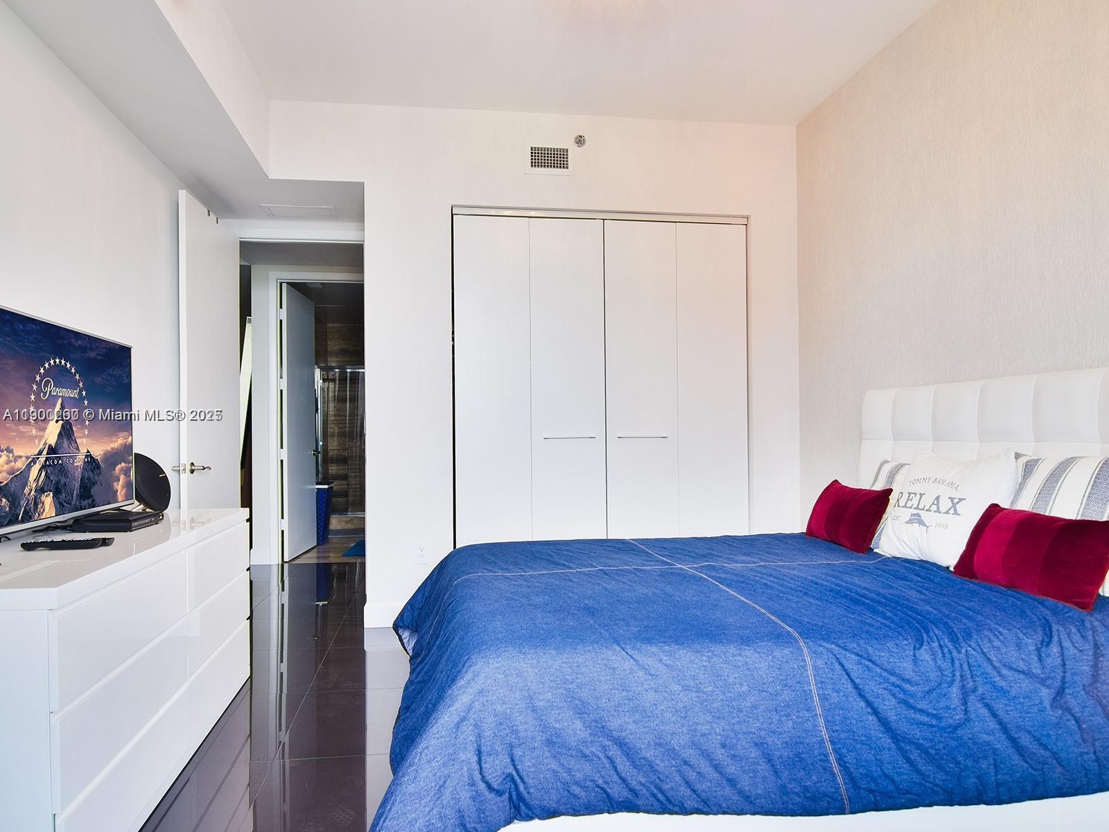 See details 805 2 / 3 1435 sq. ft. $ 2025-10-21 0 Photo
