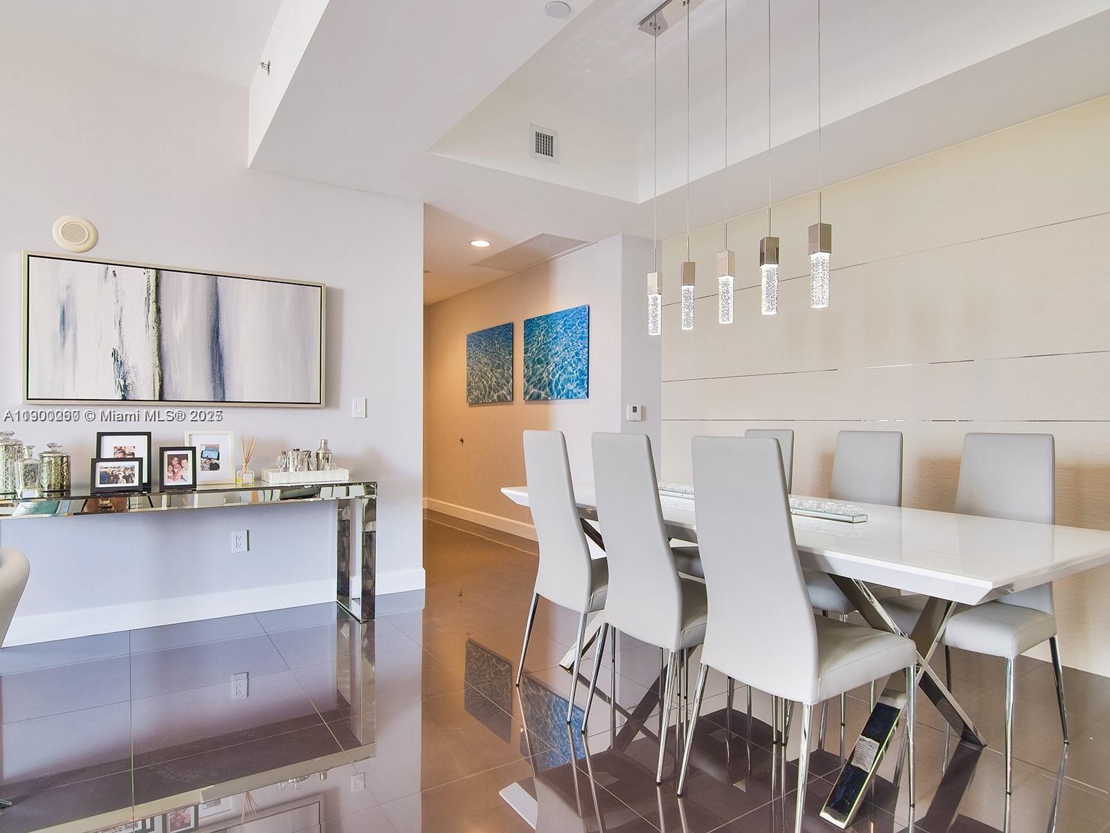 See details 805 2 / 3 1435 sq. ft. $ 2025-10-21 0 Photo