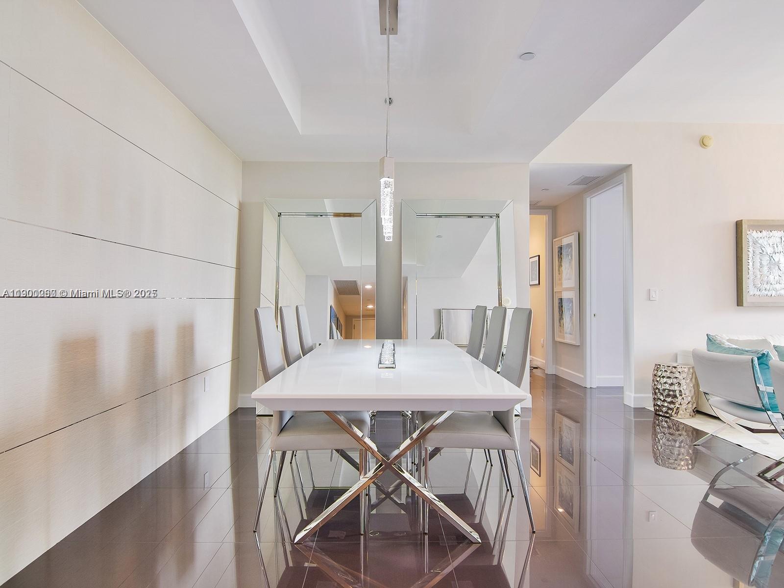 See details 805 2 / 3 1435 sq. ft. $ 2025-10-21 0 Photo