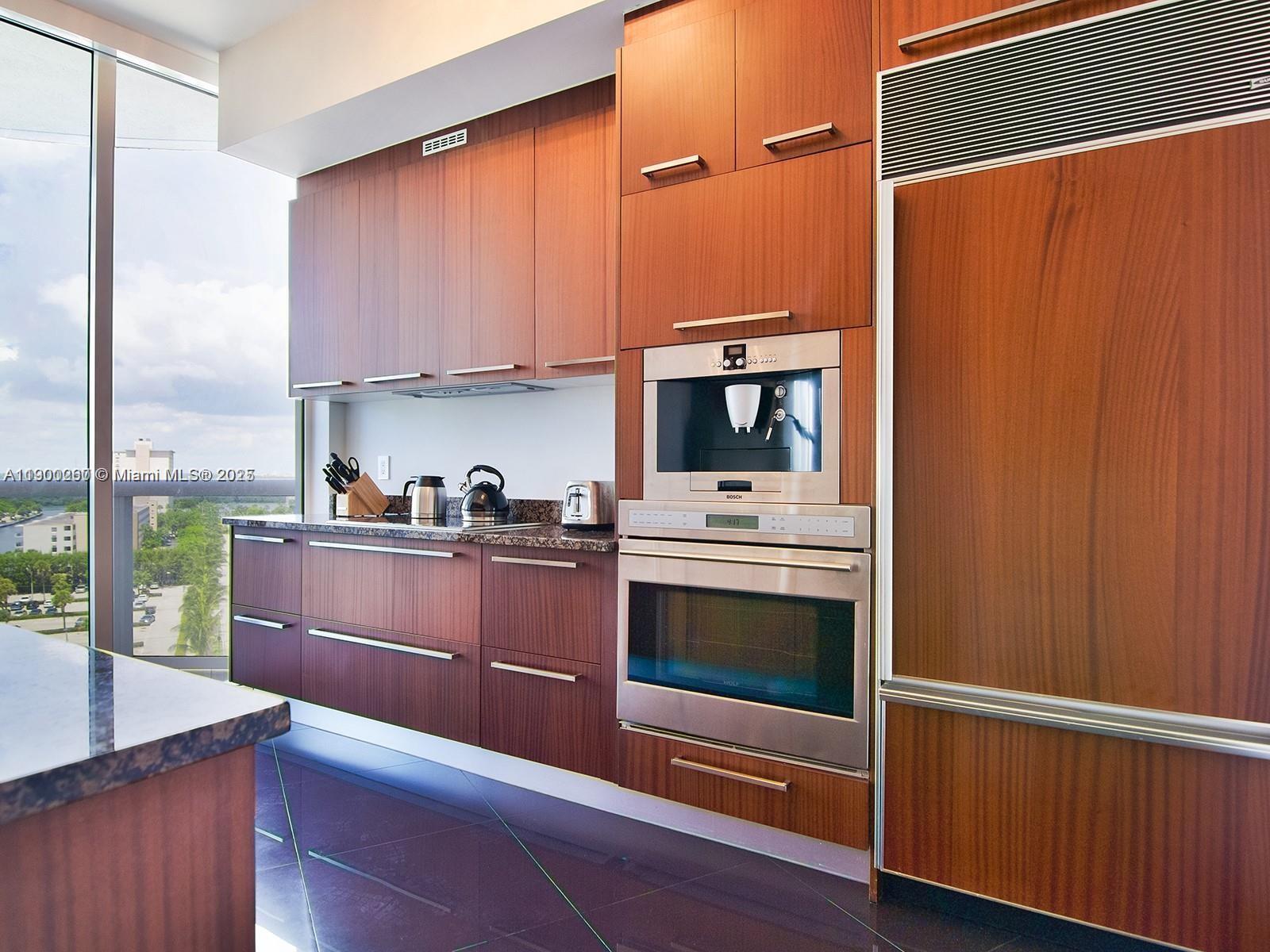 See details 805 2 / 3 1435 sq. ft. $ 2025-10-21 0 Photo