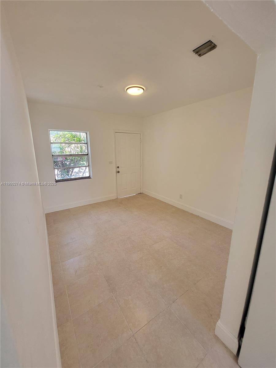 Ver detalles   /  1370 sq. ft. $ 2025-10-21 0 foto